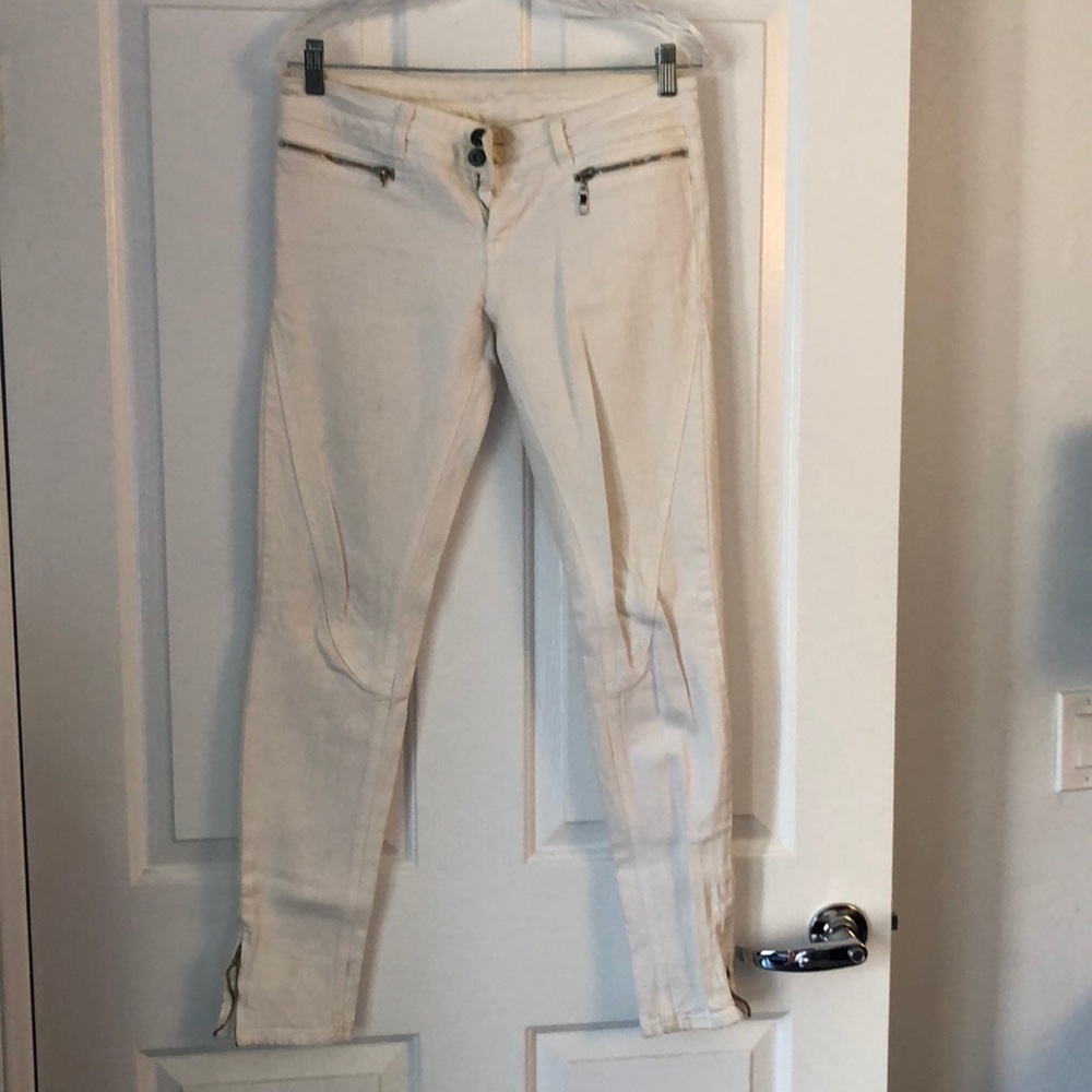 White skinny jeans with zippers